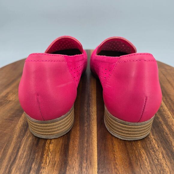 Clarks Shoes Women's 7 Wide Fuschia Pink Suede Leather Perforated Career Flats - Picture 4 of 7